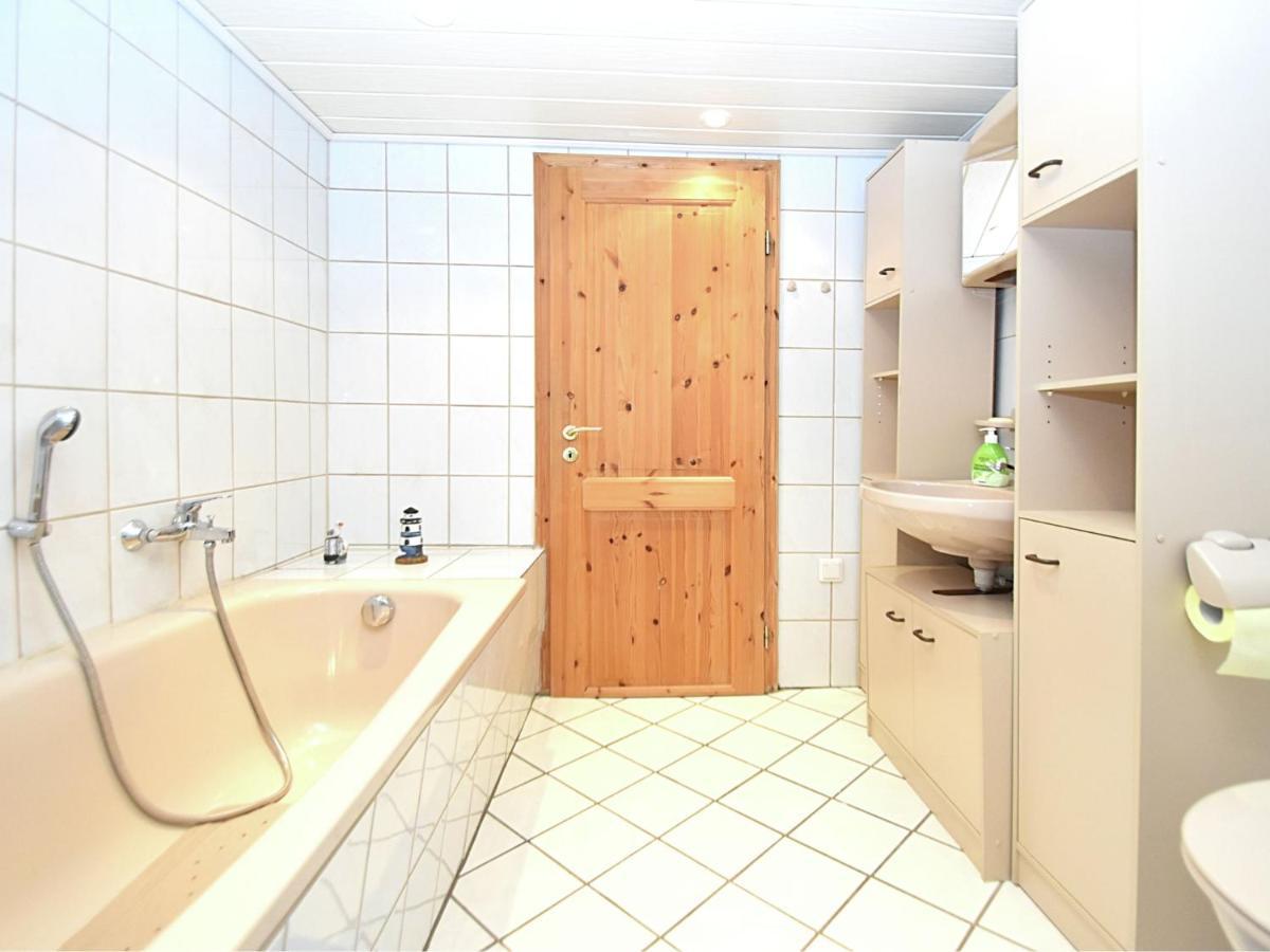 Small Apartment In Hesse With Terrace And Garden Frielendorf Bagian luar foto